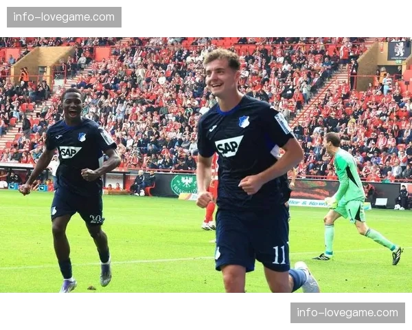 霍芬海姆边路走廊战术奏效，曹法尔与哈伊达里形成宽度压制